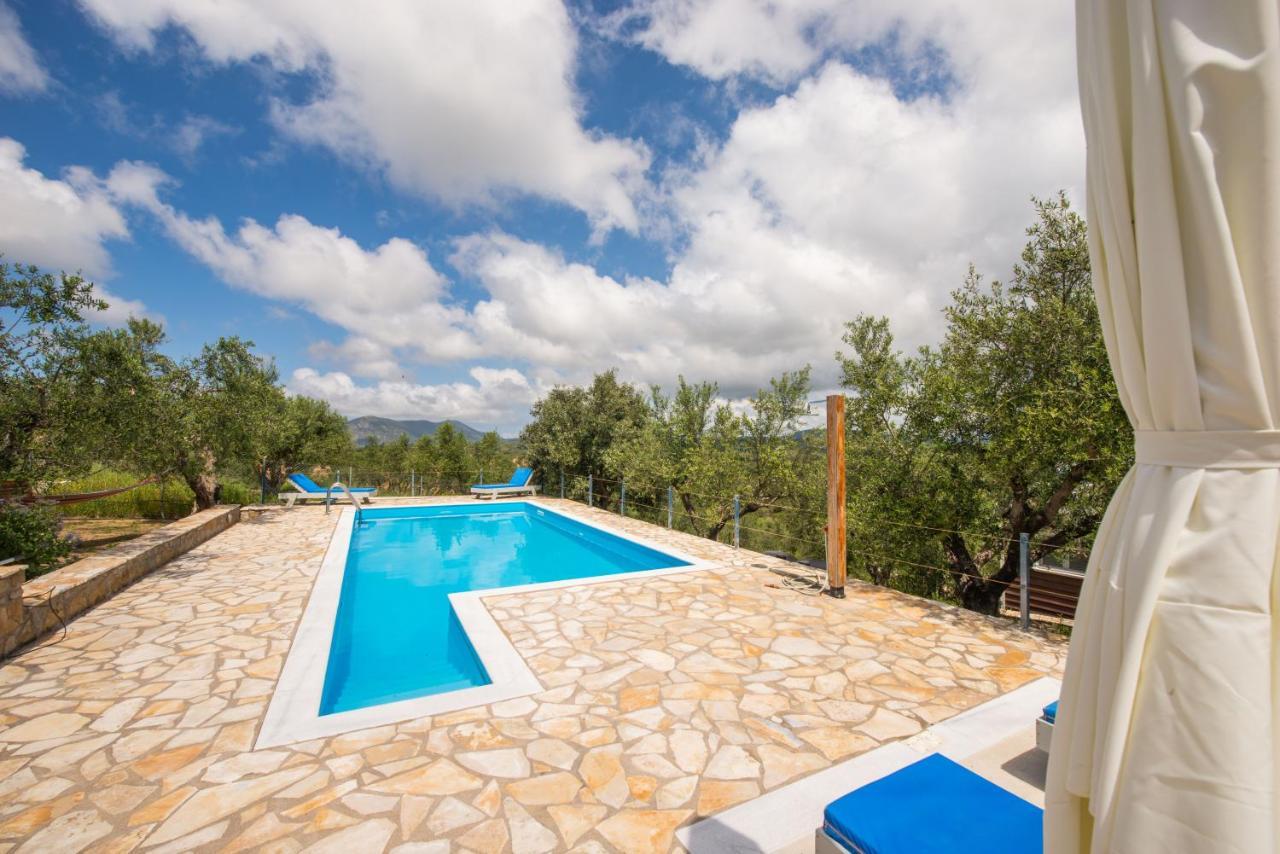 Hakuna Matata Holidays Wooden Lodge With Airco & Pool In Greek Olive Grove Methoni  Exteriér fotografie