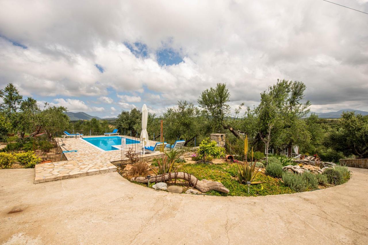 Hakuna Matata Holidays Wooden Lodge With Airco & Pool In Greek Olive Grove Methoni  Exteriér fotografie